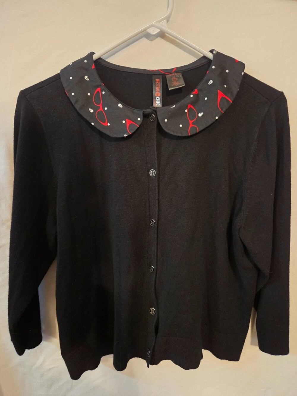 Retro Chic by Torrid Sunglasses and Skulls Collar Black/Red Button Cardigan L - Picture 3 of 4